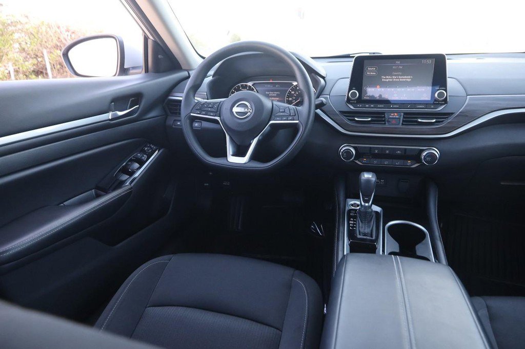 Used 2023 Nissan Altima 2.5 SV FWD image 22