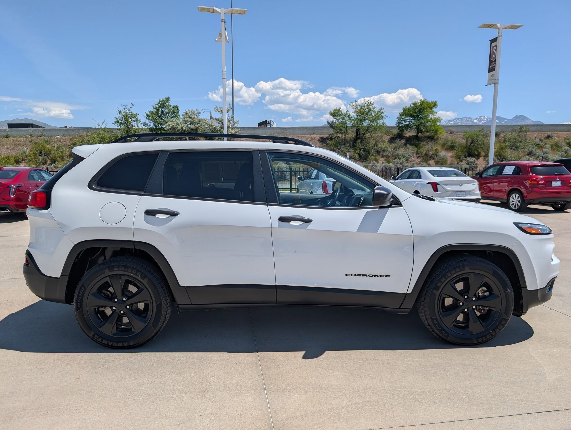Used 2016 Jeep Cherokee Sport w/ Cold Weather Group AWD/4WD image 6