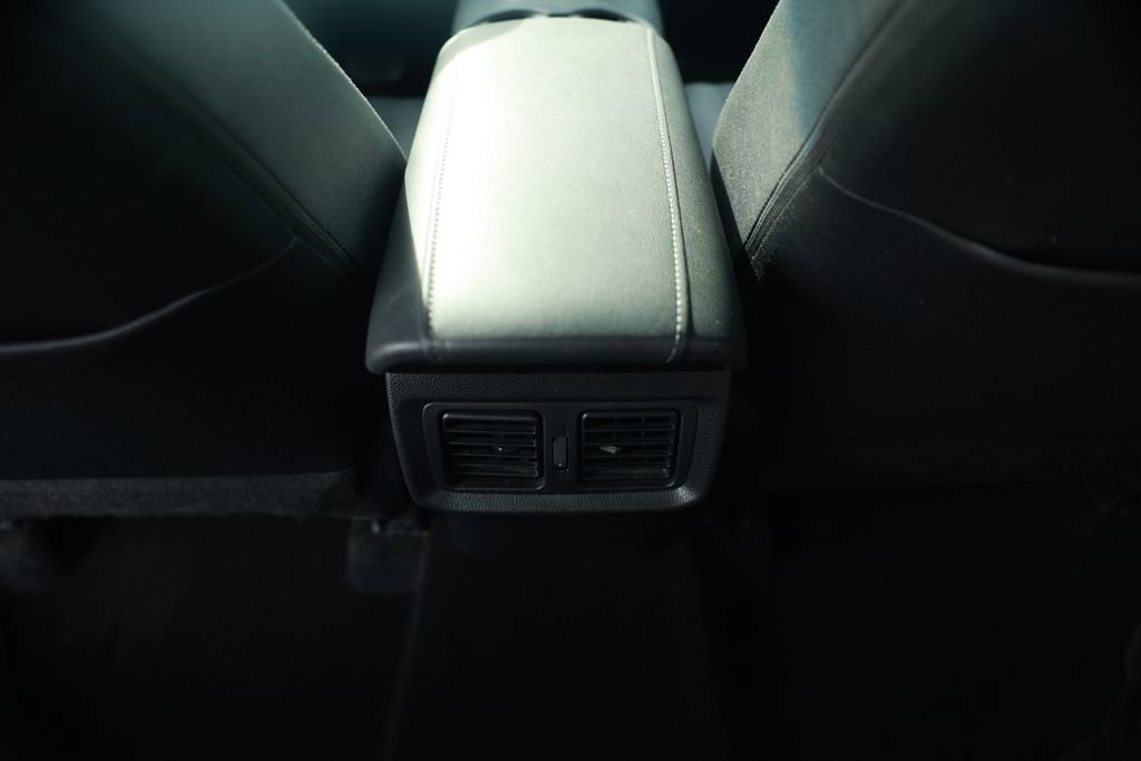 Used 2021 Toyota Venza LE w/ Carpet Mat Package (TMS) image 31