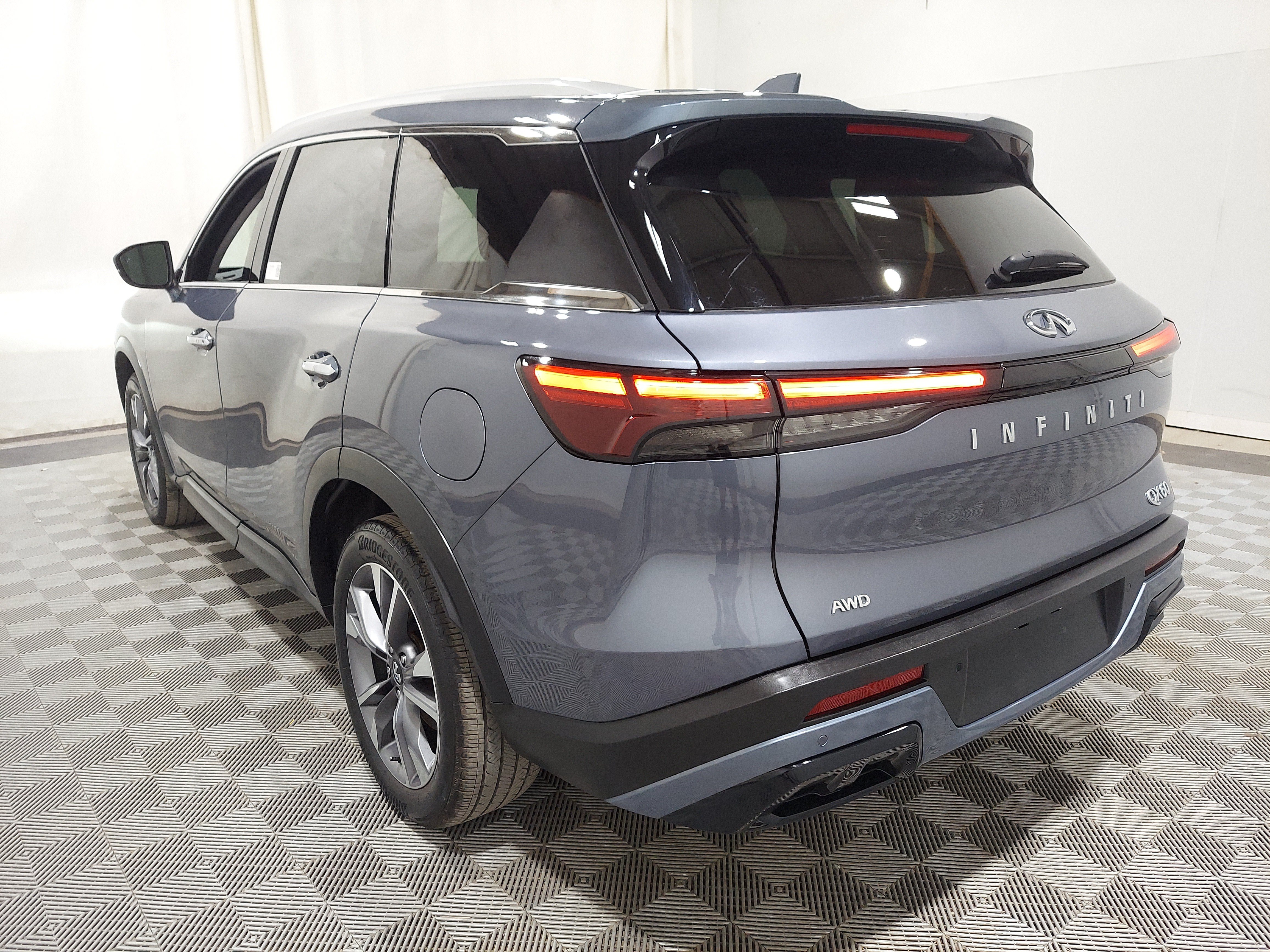 Used 2024 INFINITI QX60 Luxe AWD/4WD image 2