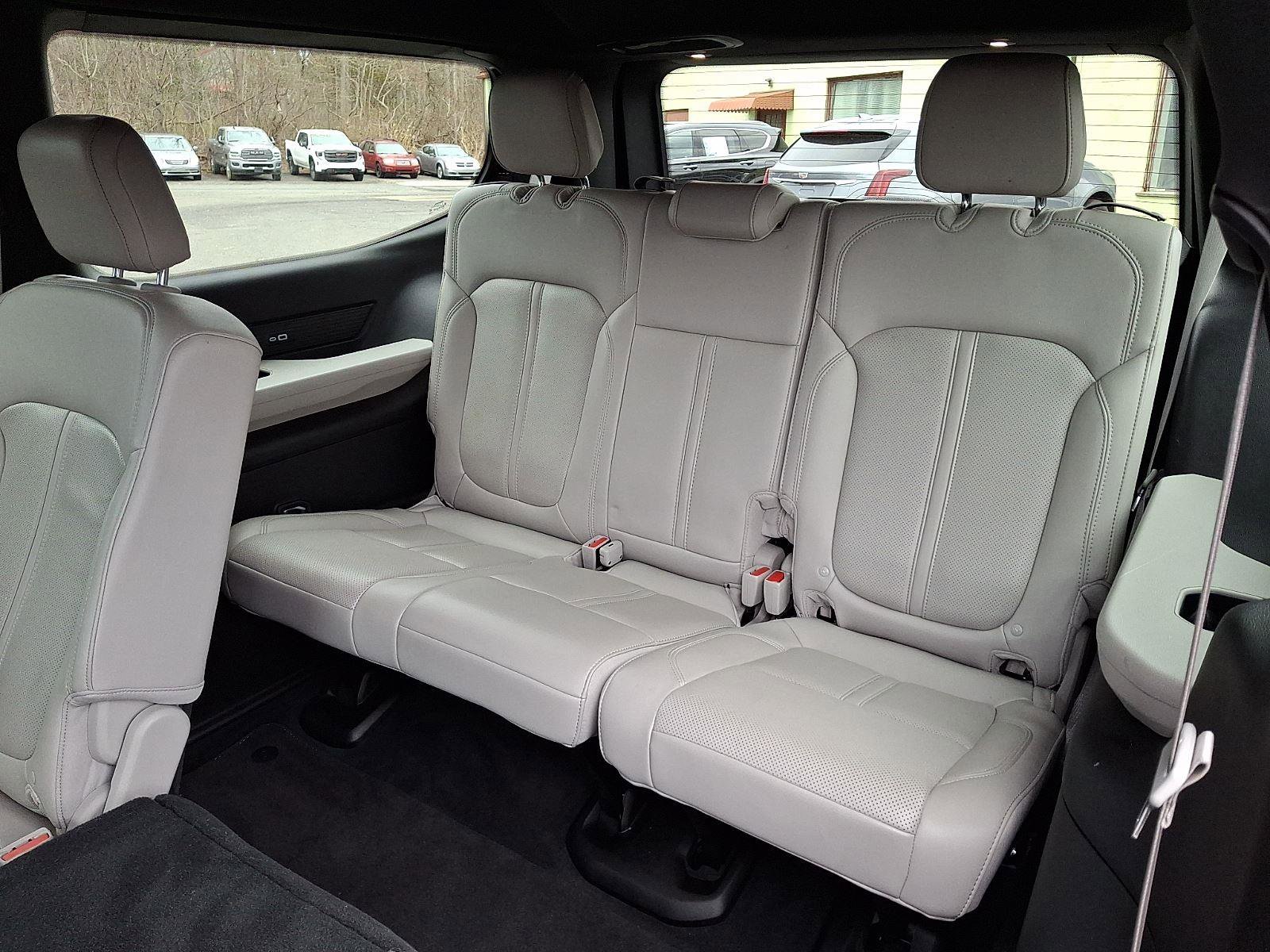 Certified 2025 Jeep Wagoneer 4WD image 12