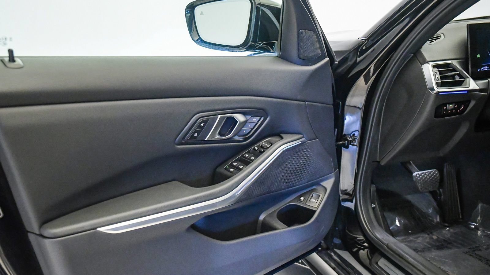 Certified 2024 BMW 330e w/ Premium Package RWD image 23