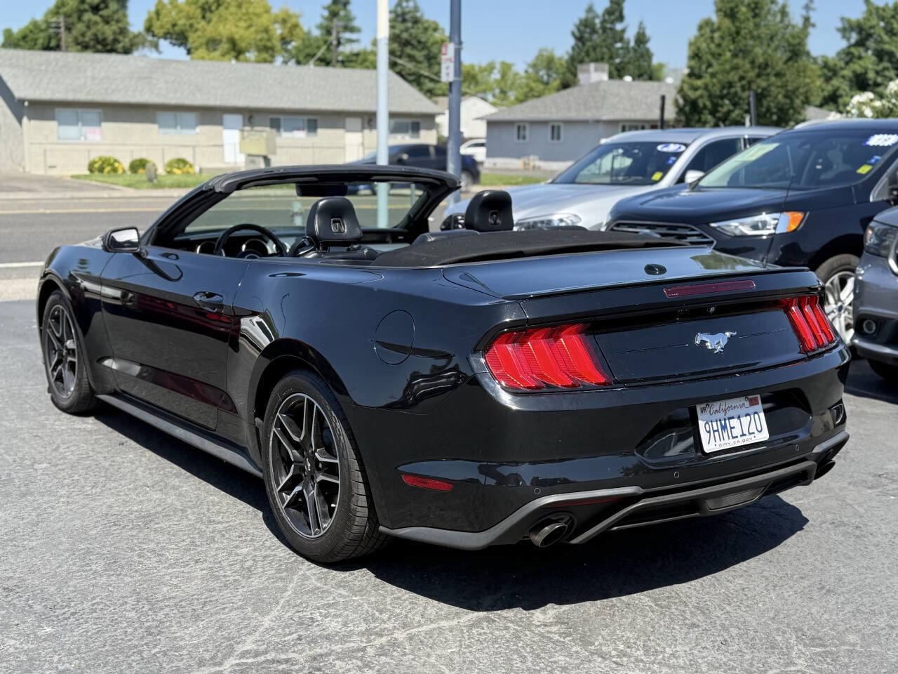 Used 2021 Ford Mustang Premium RWD image 9