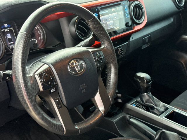 Used 2017 Toyota Tacoma TRD Off-Road AWD/4WD image 18