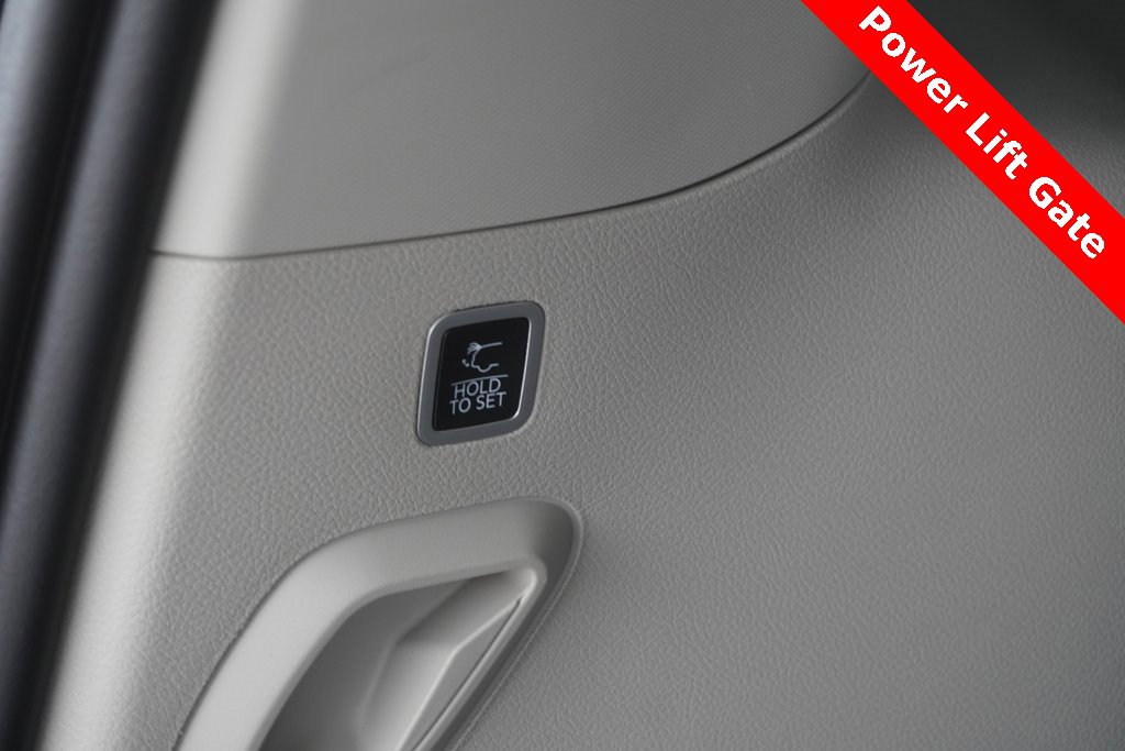 Used 2023 Jeep Wagoneer 4WD w/ Premium Group I image 8