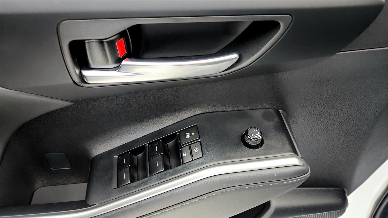 Certified 2024 Toyota Highlander XLE image 25