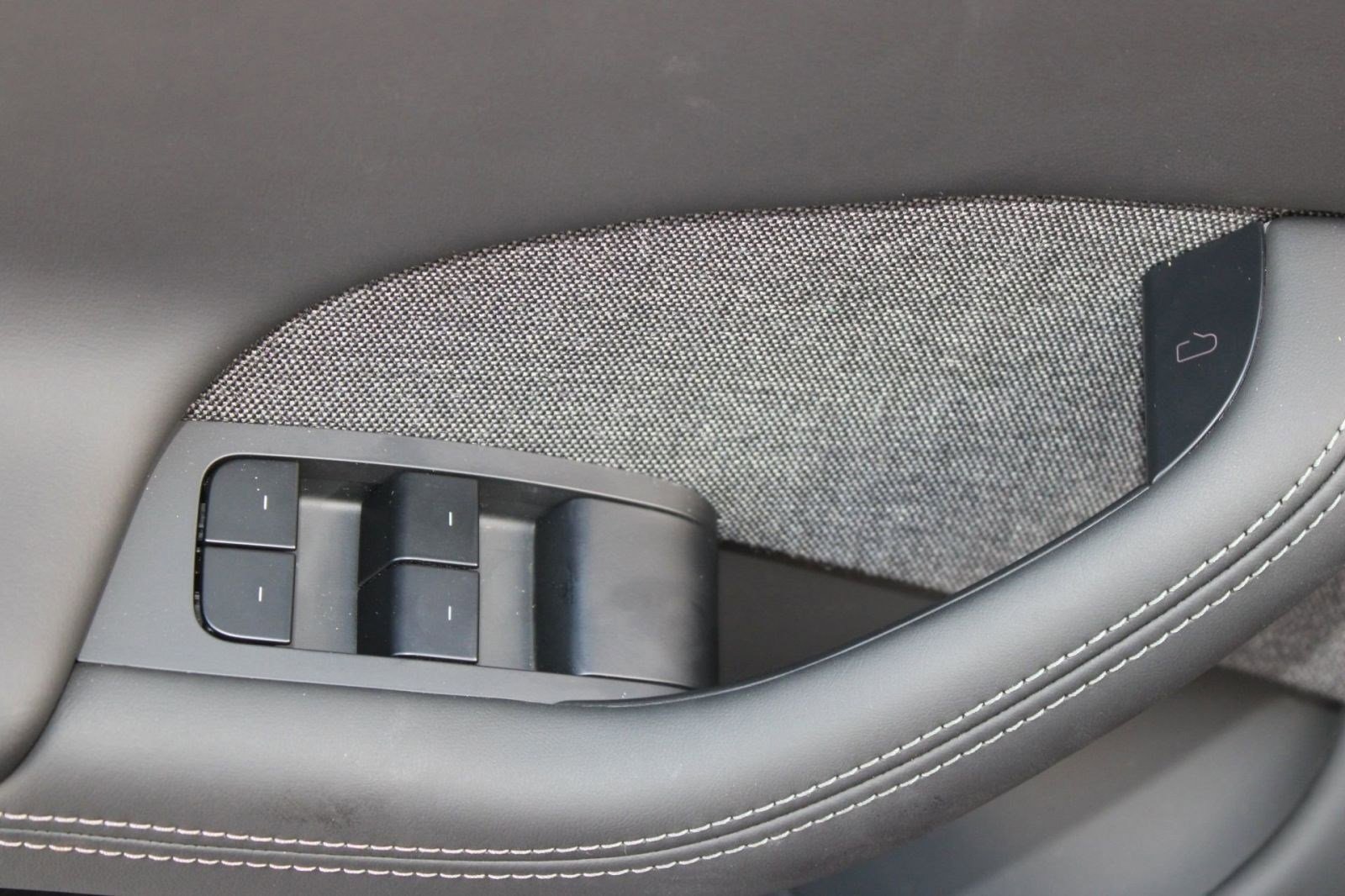 Used 2022 Tesla Model S AWD image 12