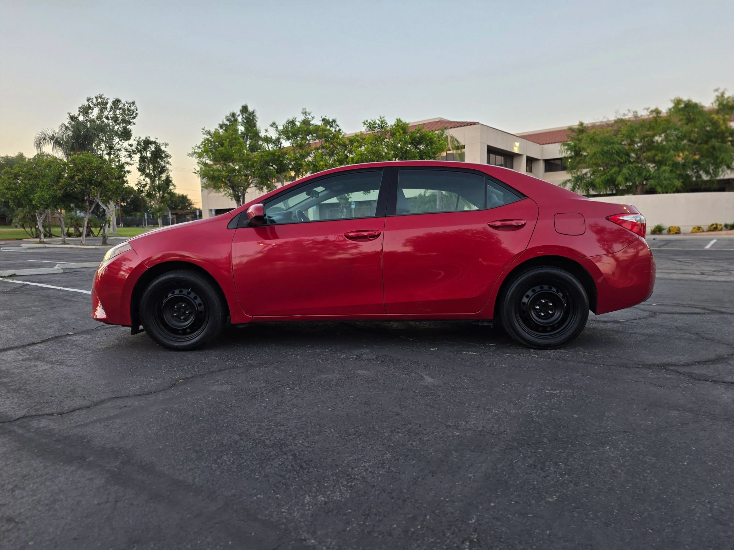 Used 2016 Toyota Corolla LE FWD image 8