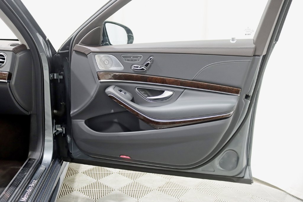 Used 2019 Mercedes-Benz S 560 4MATIC Sedan image 40