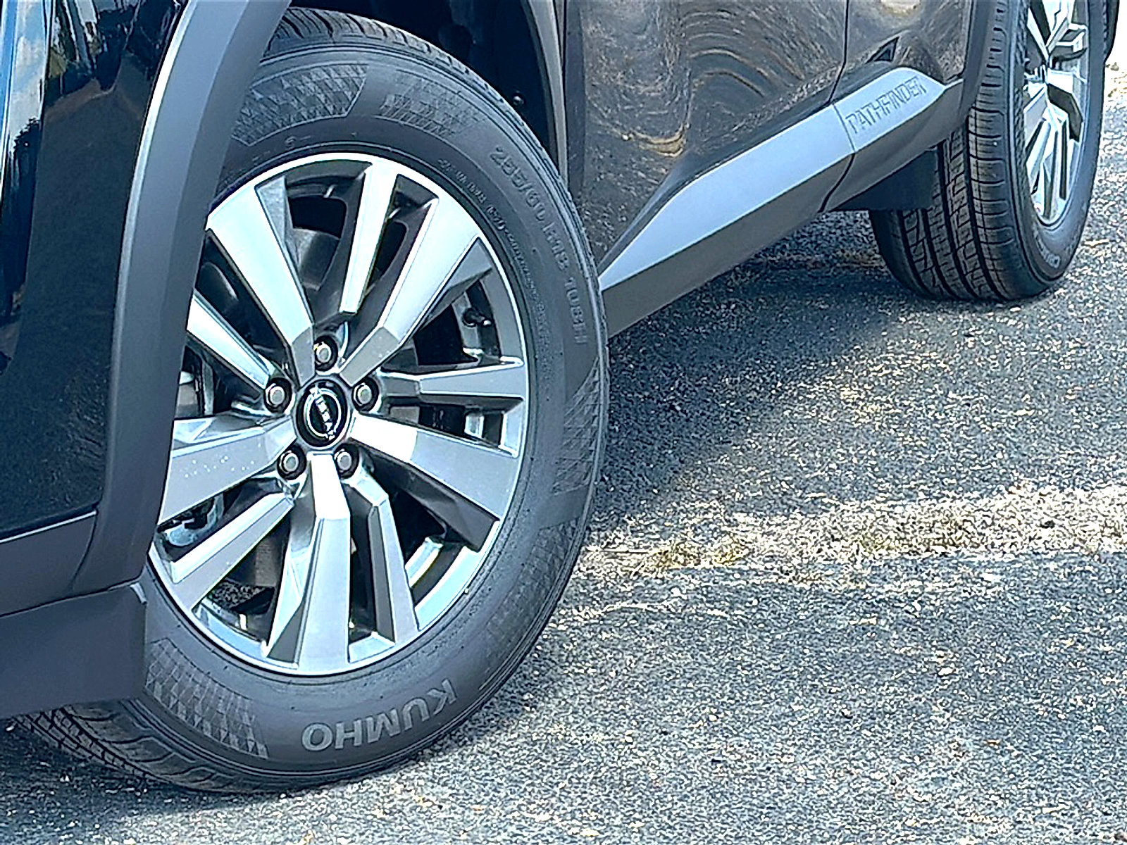 New 2026 Nissan Pathfinder SL image 3