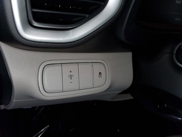 Used 2024 Hyundai Venue SEL image 19