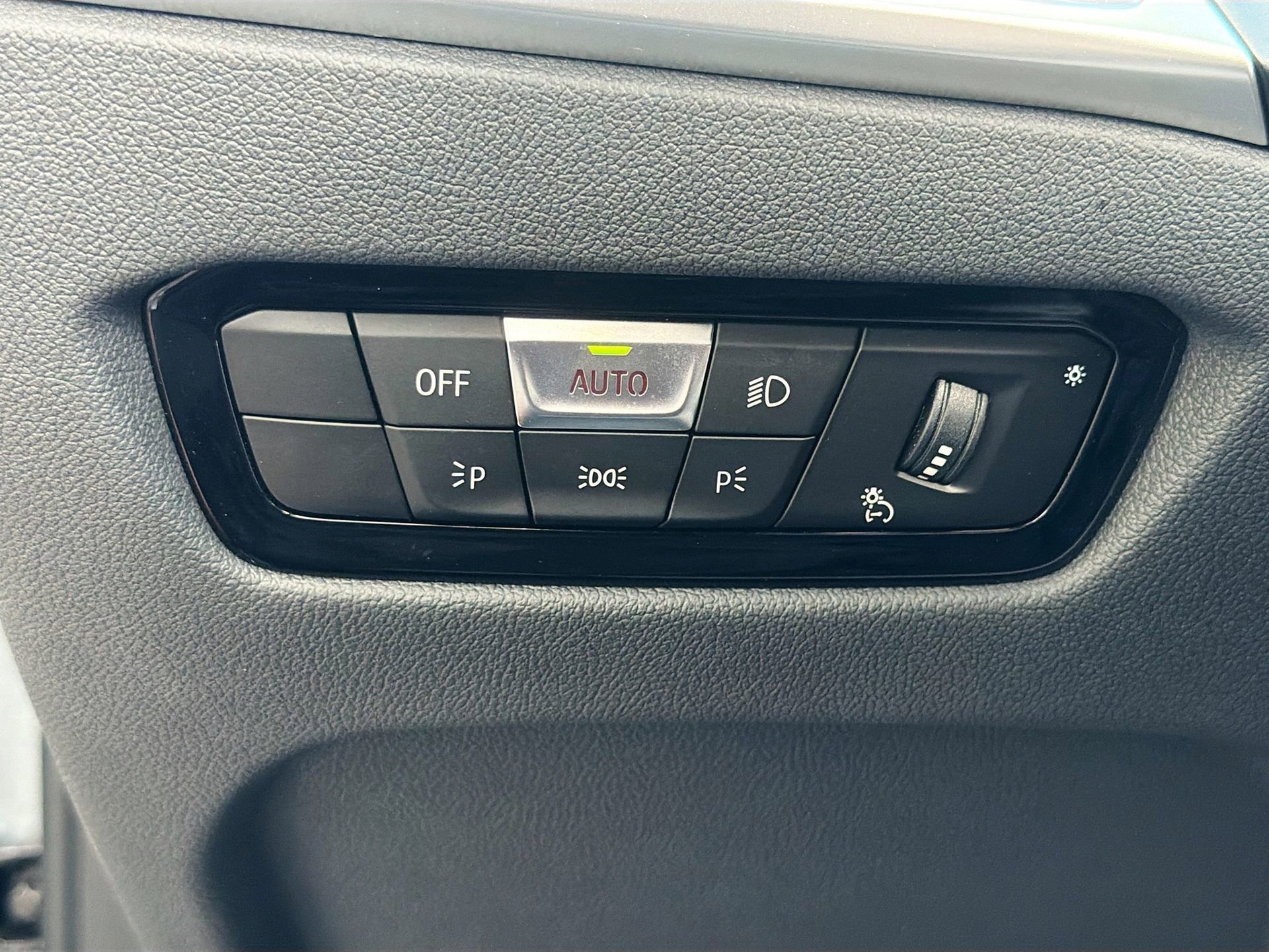 Certified 2025 BMW 430i Convertible image 36