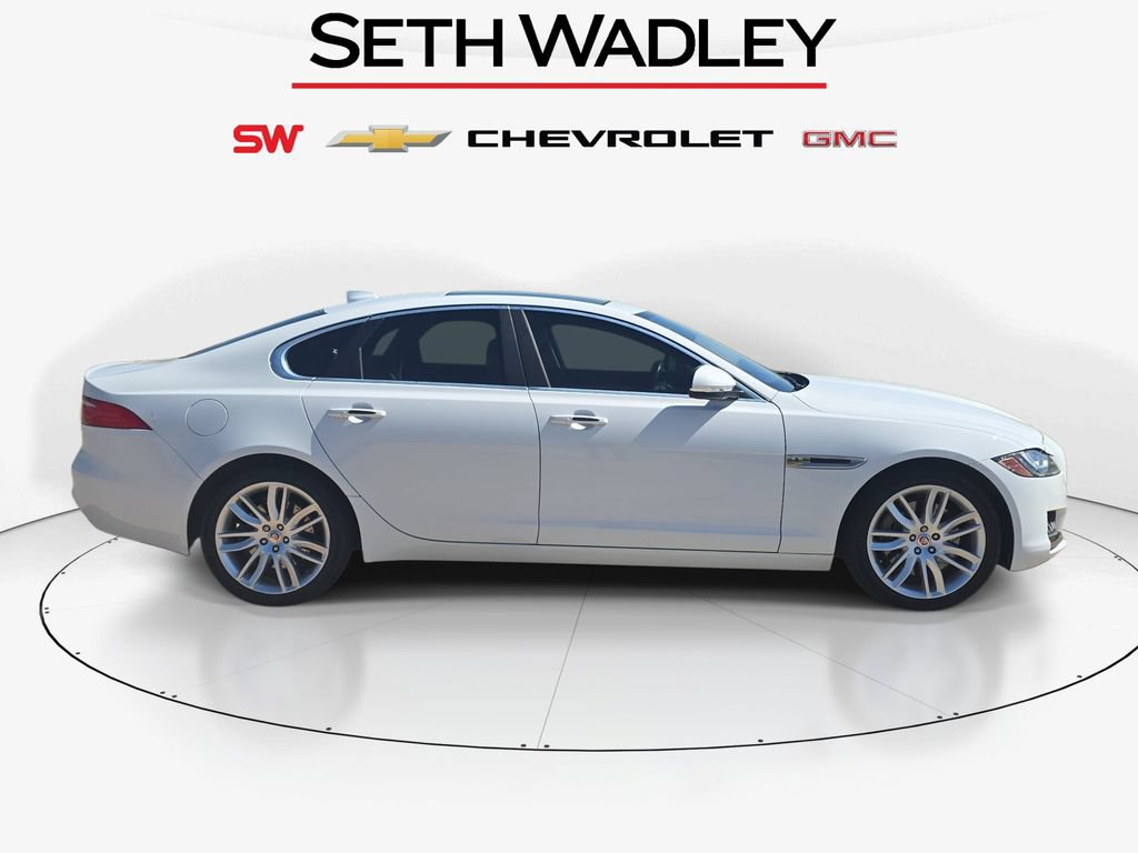 Used 2017 Jaguar XF Prestige RWD image 8
