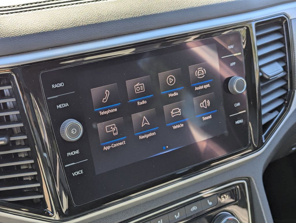 Certified 2022 Volkswagen Atlas Cross Sport SEL R-Line image 18