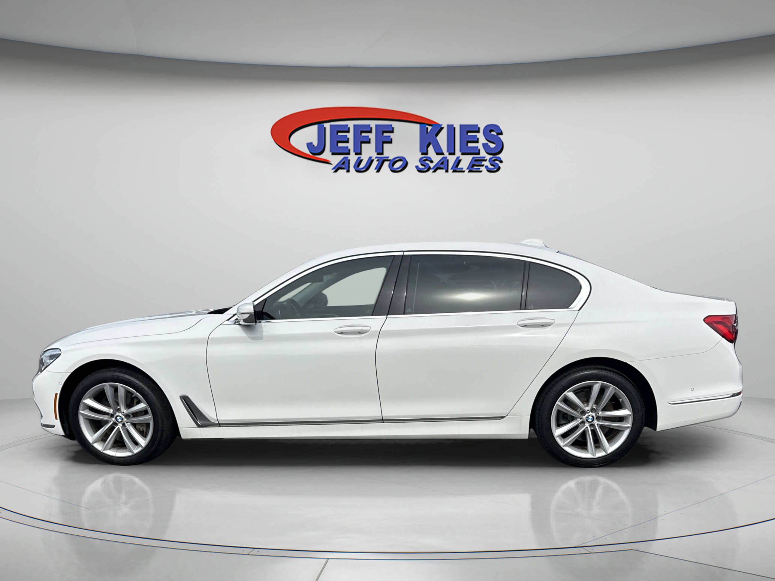 Used 2016 BMW 750i xDrive image 6