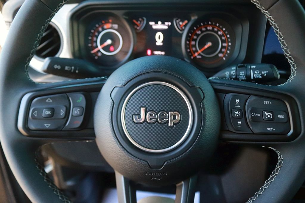 Used 2025 Jeep Wrangler Unlimited Sport AWD/4WD image 17
