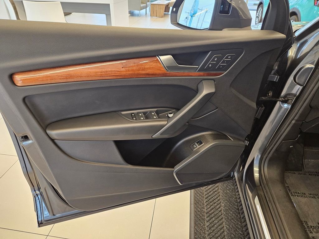 Used 2023 Audi Q5 2.0T Premium w/ Convenience Package image 13