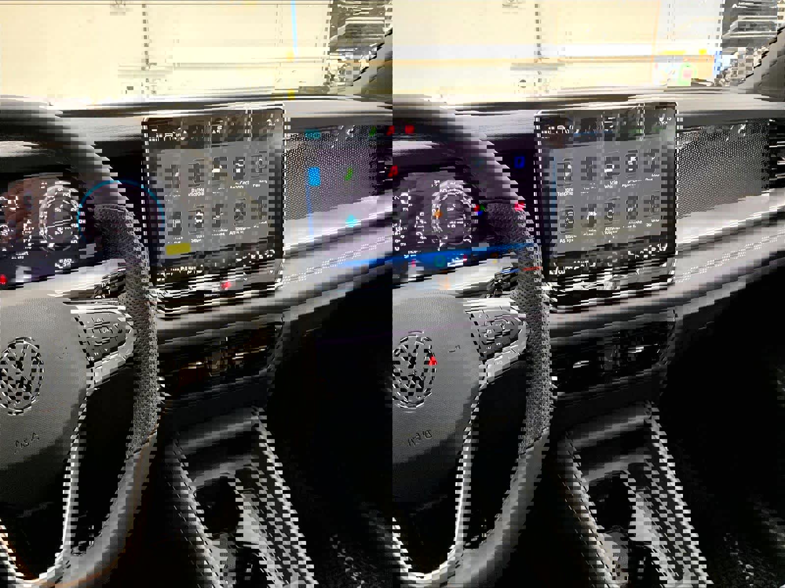 New 2026 Volkswagen Tiguan SE R-Line image 9