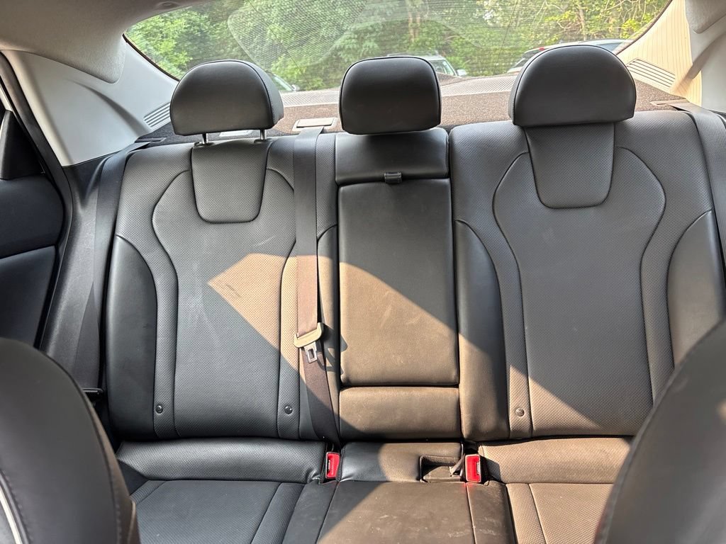 Used 2023 Hyundai Elantra Limited w/ Cargo Package FWD image 18