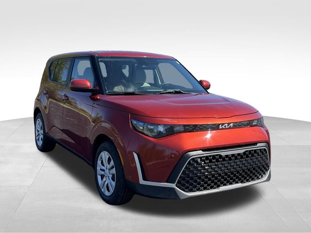Used 2023 Kia Soul LX FWD image 1