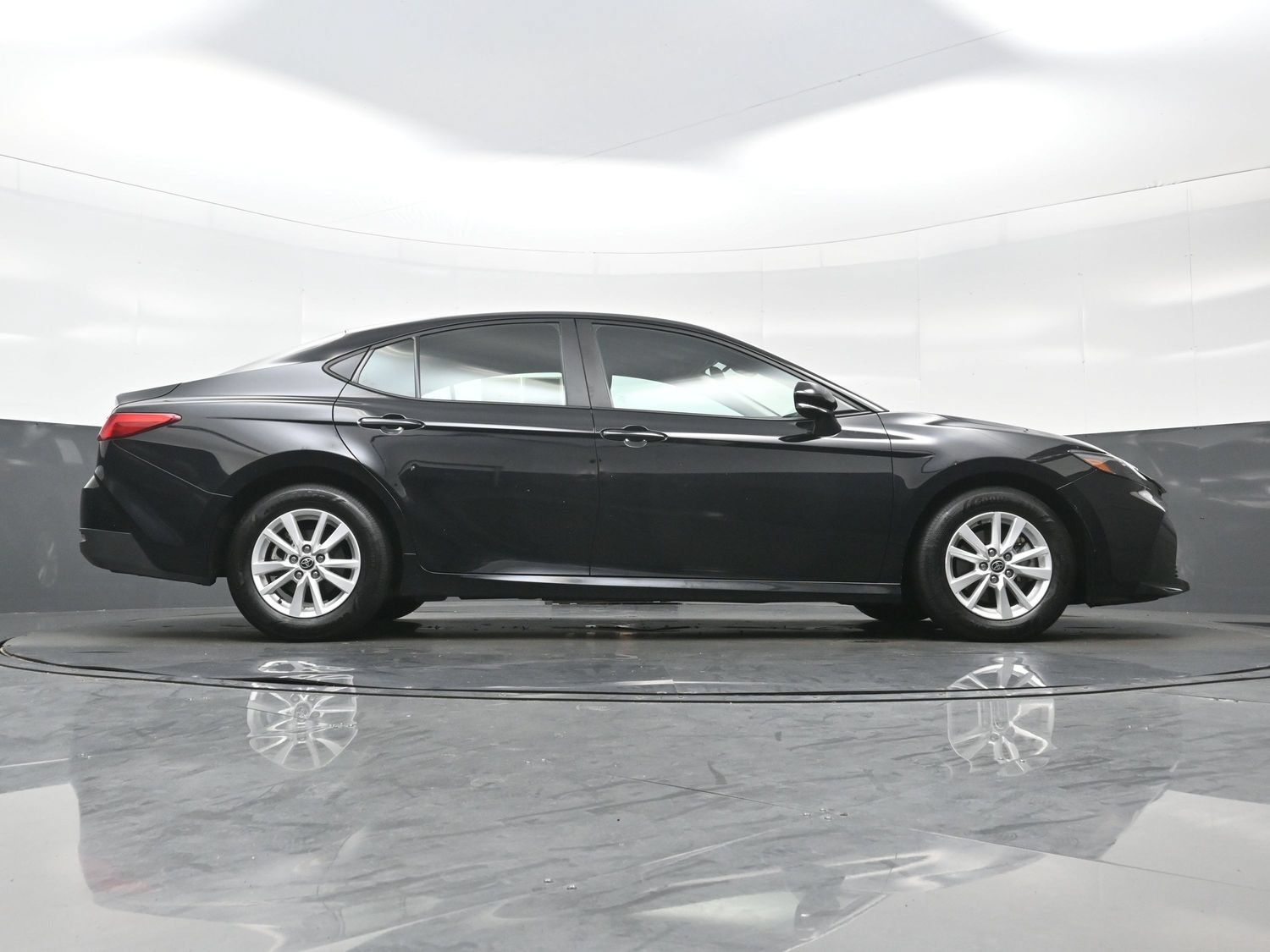 Used 2025 Toyota Camry LE FWD image 33