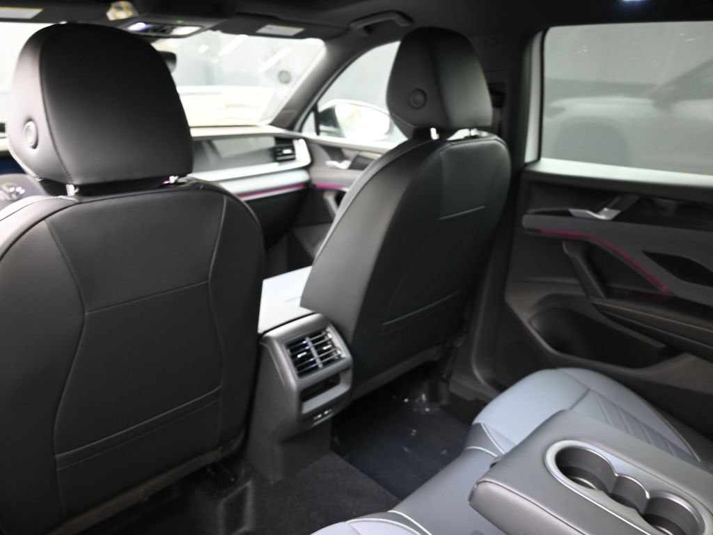 Used 2026 Volkswagen Tiguan SE R-Line AWD/4WD image 19