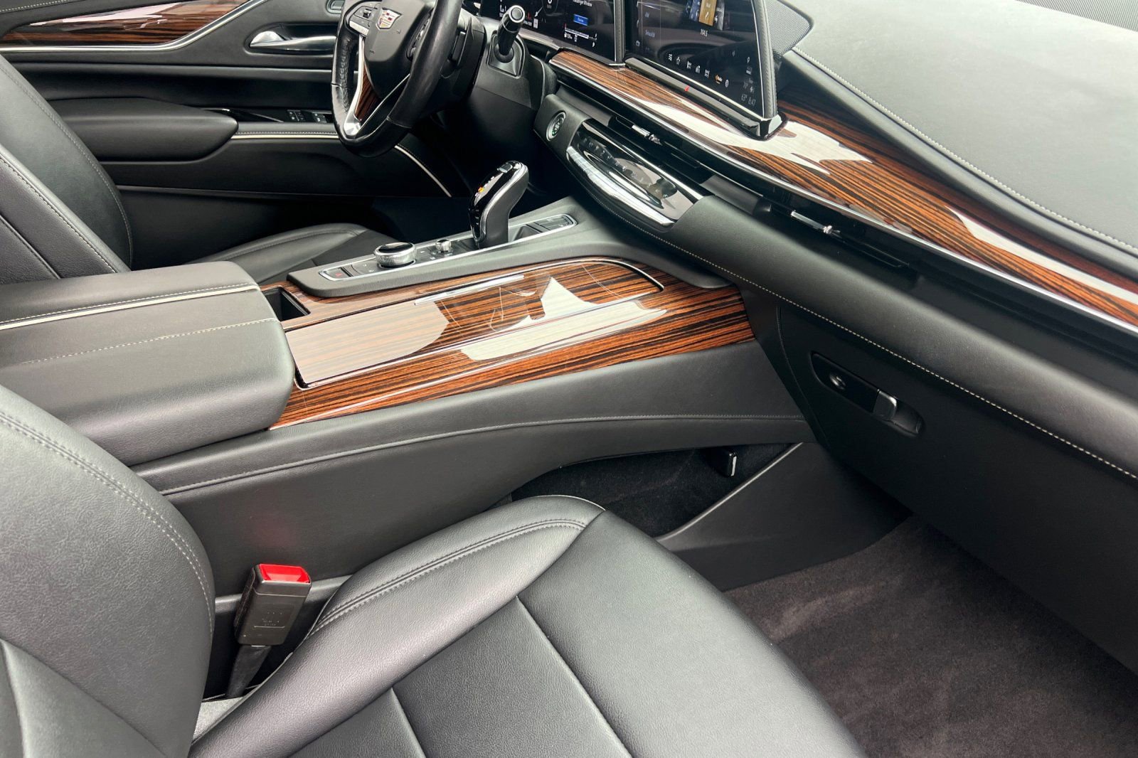 Used 2022 Cadillac Escalade Luxury AWD/4WD image 17