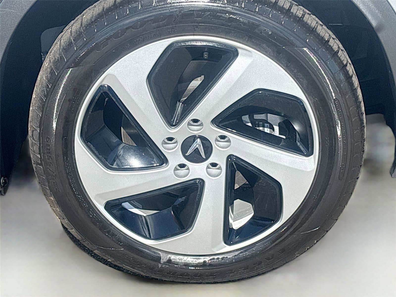 New 2025 VinFast VF 8 Eco image 31