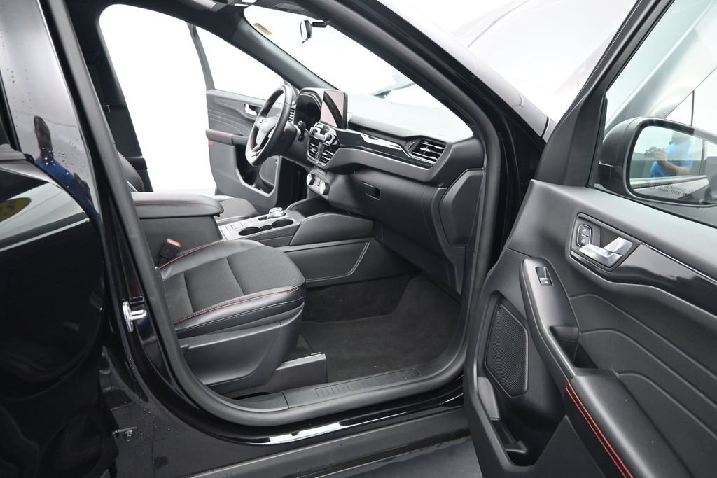 Used 2025 Ford Escape ST-Line AWD/4WD image 18