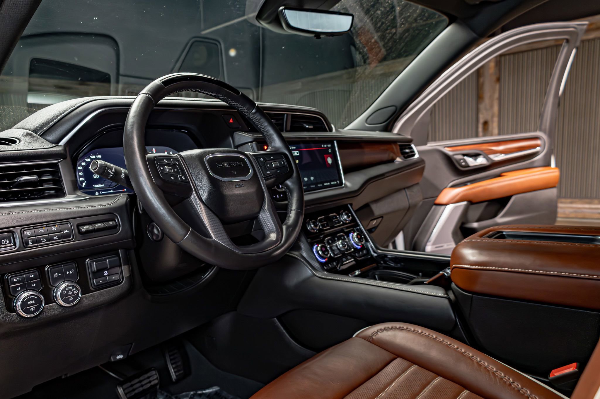 Used 2024 GMC Yukon Denali Ultimate image 13