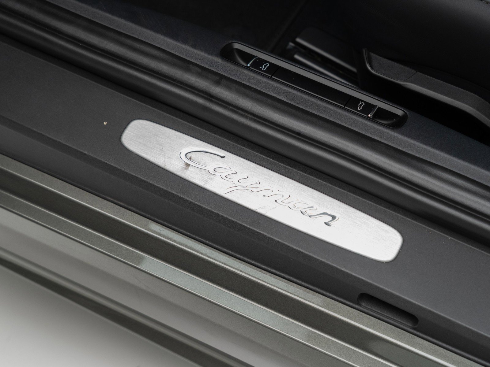 Certified 2025 Porsche 718 Cayman image 14