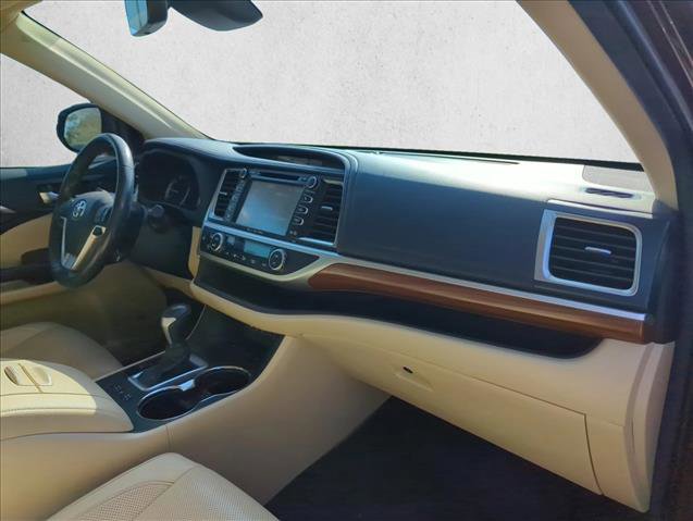 Certified 2019 Toyota Highlander Limited AWD/4WD image 27