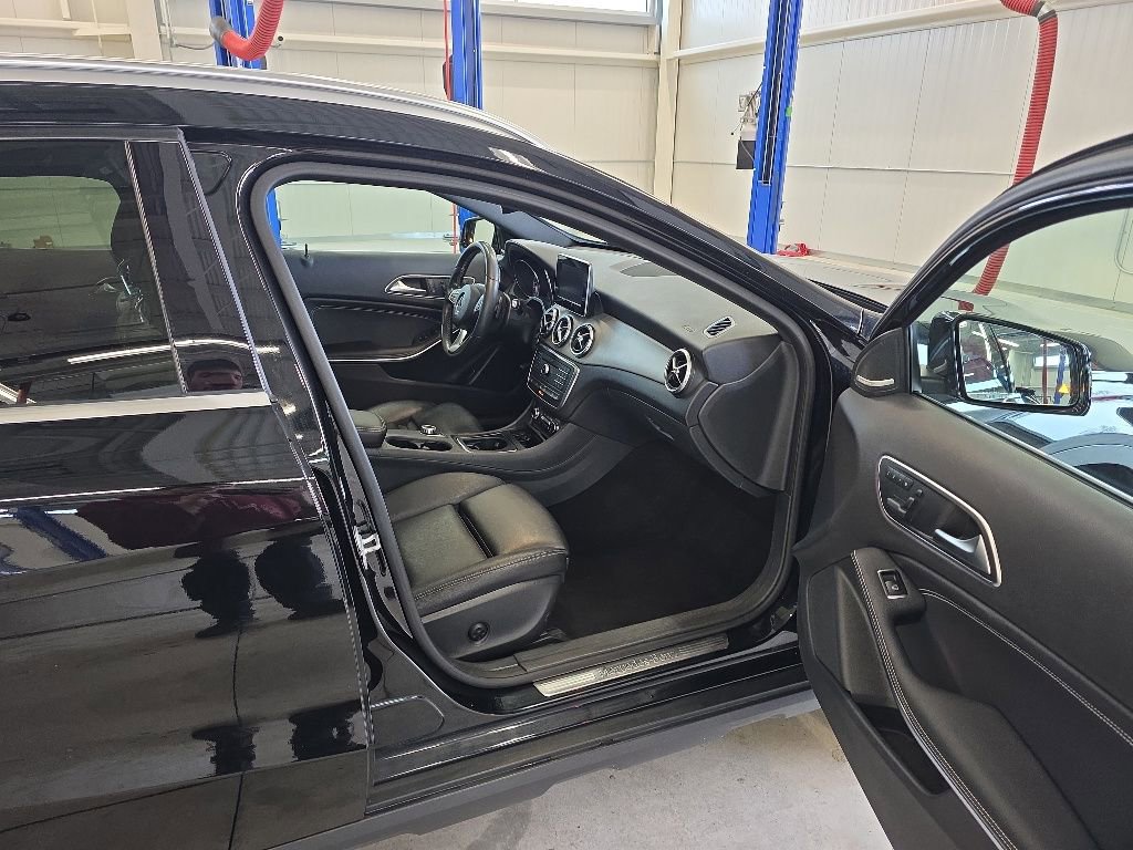 Used 2017 Mercedes-Benz GLA 250 4MATIC image 28