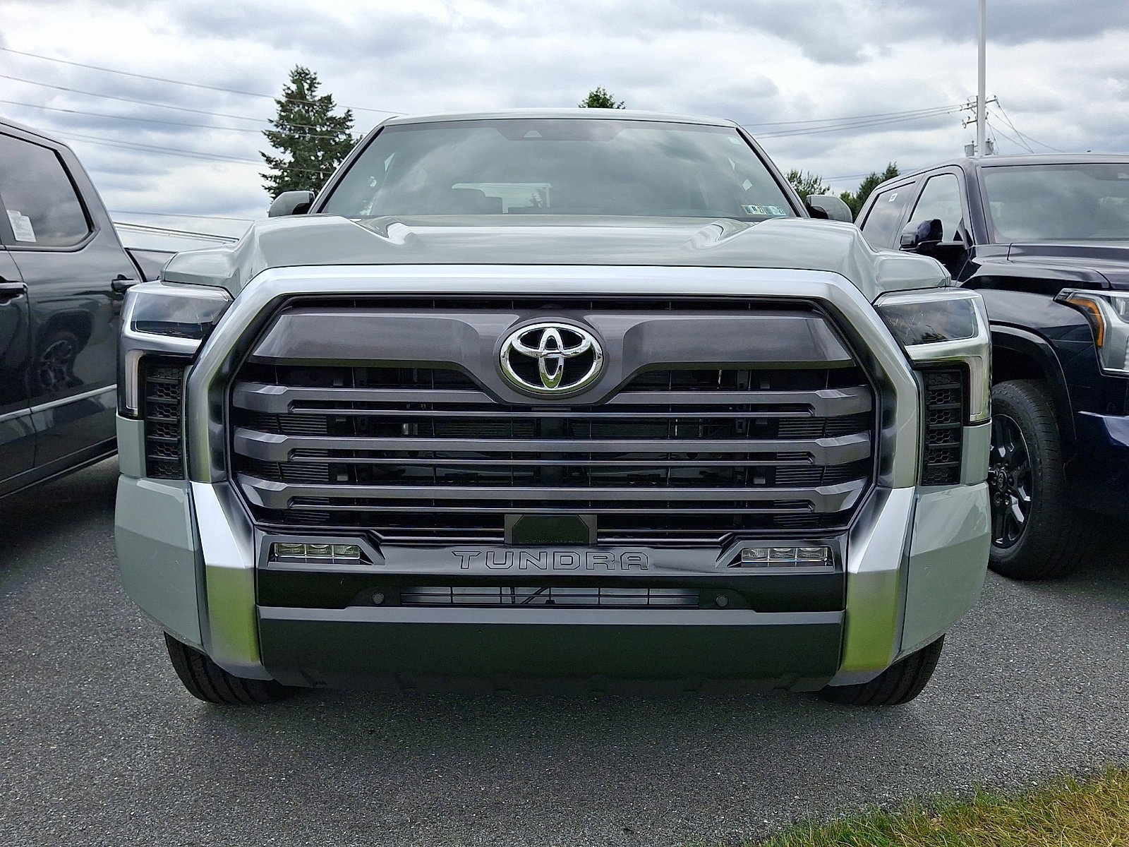New 2026 Toyota Tundra Limited AWD/4WD image 2