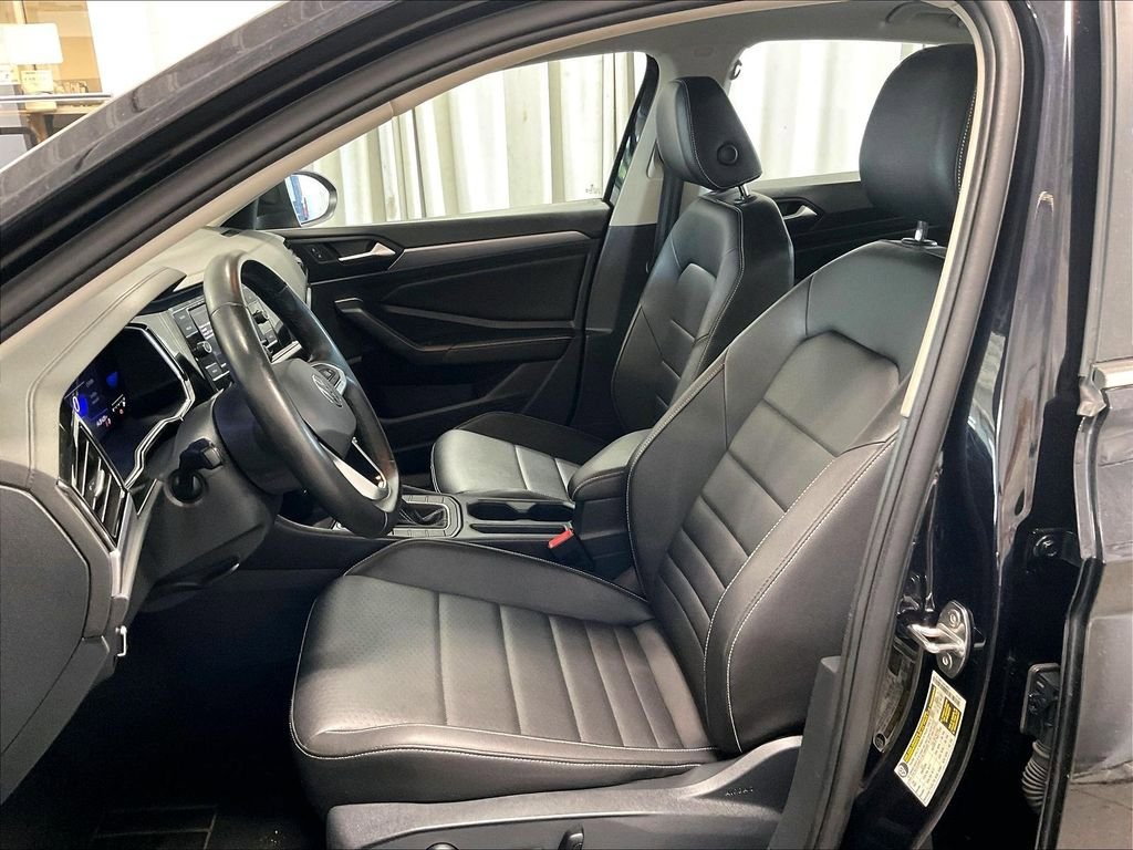 Certified 2024 Volkswagen Jetta SE FWD image 10