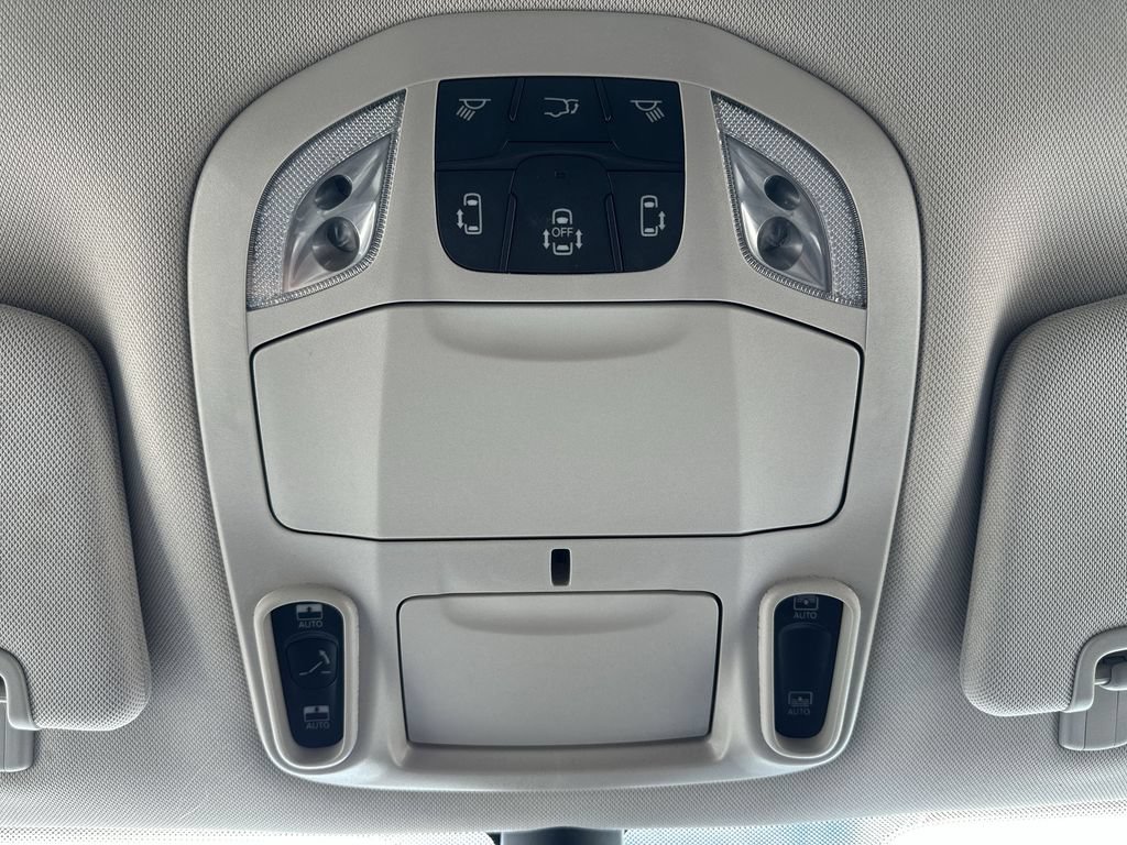 Used 2023 Chrysler Pacifica Limited FWD image 30