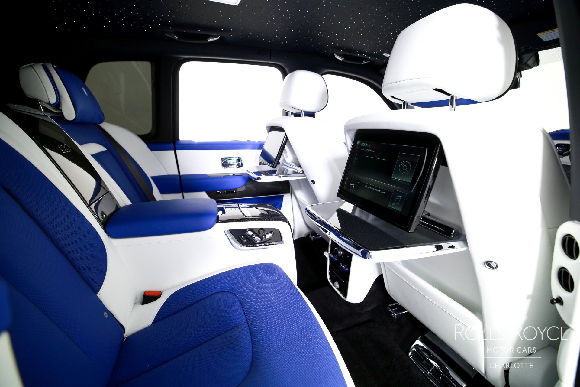 Used 2023 Rolls-Royce Cullinan Black Badge w/ Driver's Package image 32