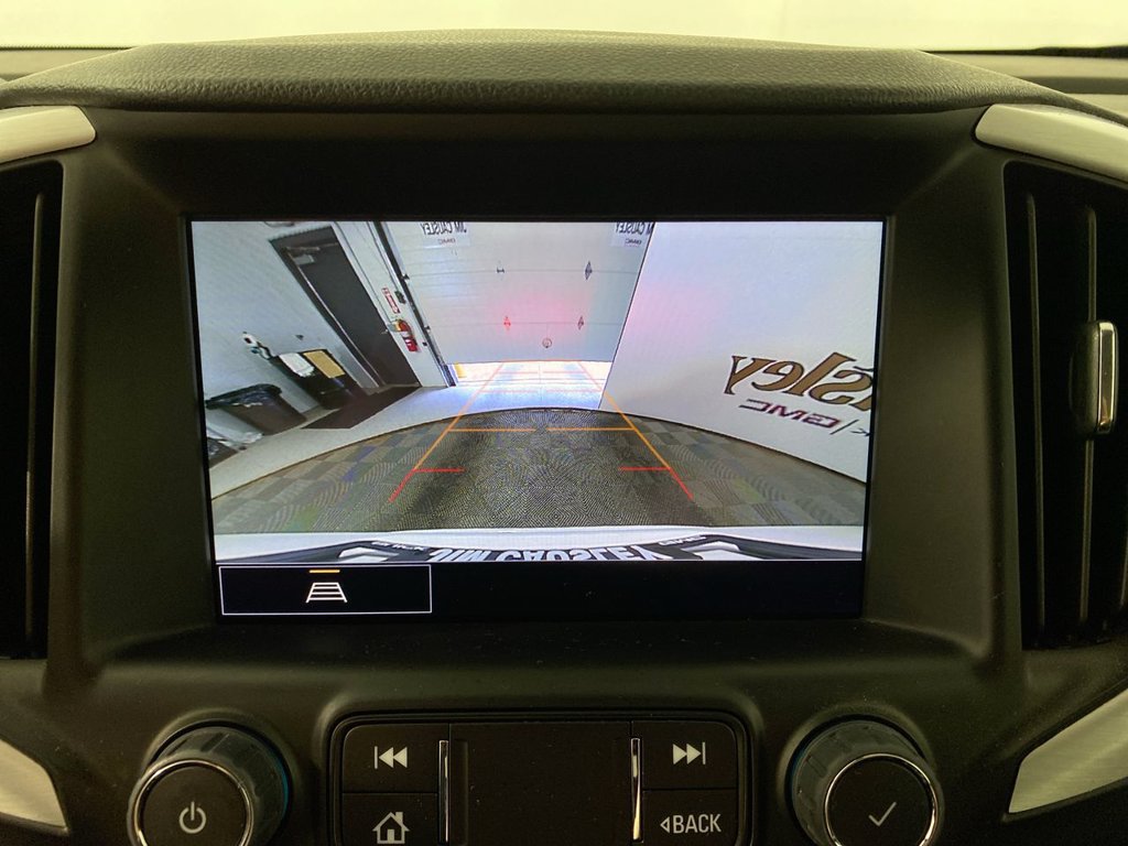 Certified 2024 GMC Terrain SLT w/ Infotainment Package II AWD/4WD image 17