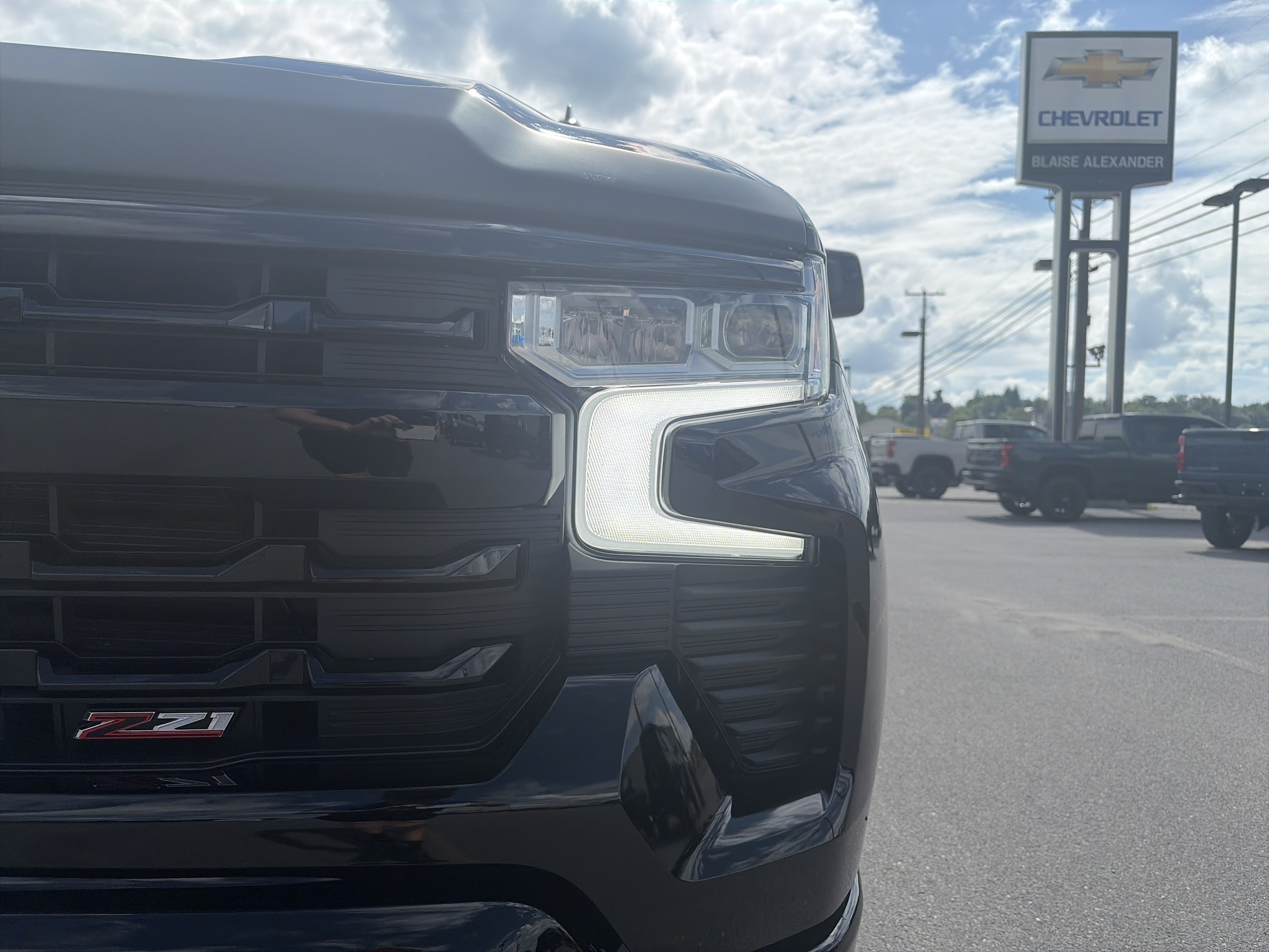 Used 2025 Chevrolet Silverado 1500 LT Trail Boss w/ Convenience Package II AWD/4WD image 11