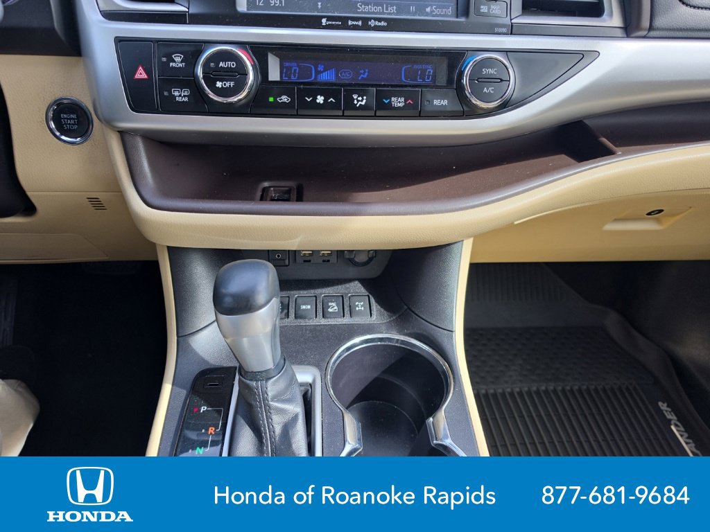 Used 2019 Toyota Highlander XLE AWD/4WD image 12