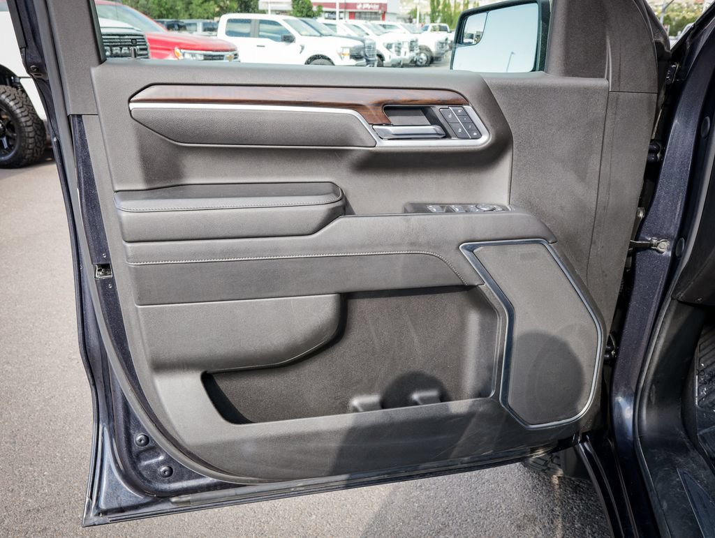 Used 2025 GMC Sierra 1500 SLT AWD/4WD image 15