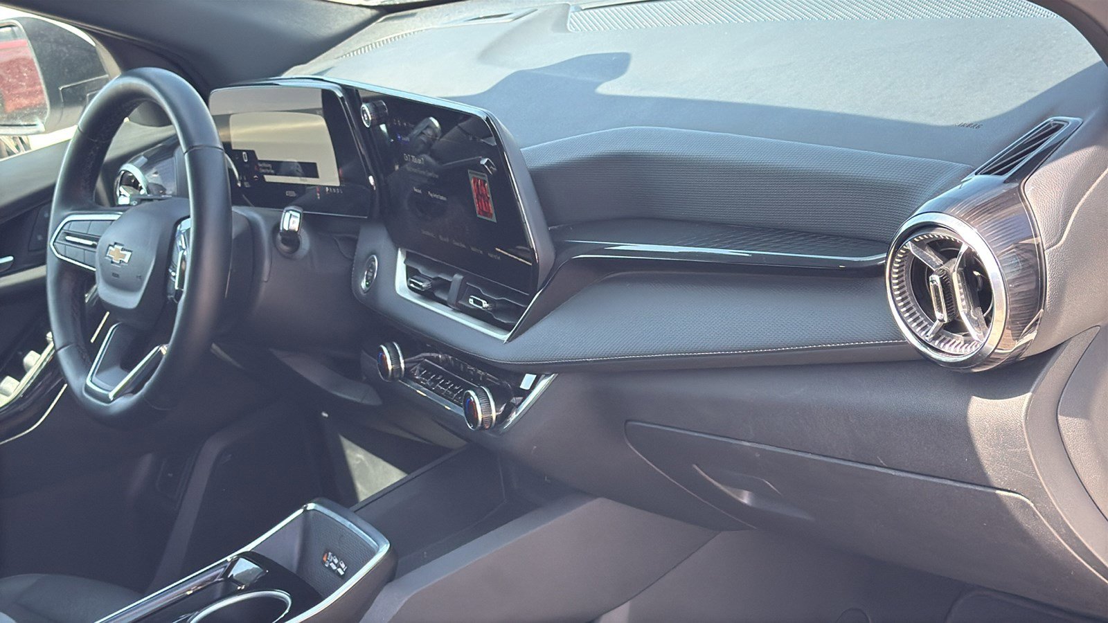 Used 2025 Chevrolet Equinox LT w/ Convenience Package II image 25