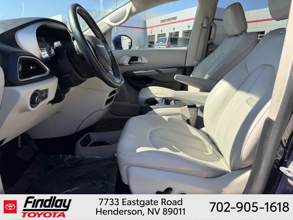 Used 2018 Chrysler Pacifica Touring-L FWD image 6