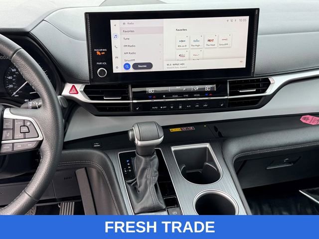 Used 2025 Toyota Sienna XLE image 20