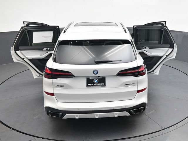 New 2026 BMW X5 xDrive50e w/ M Sport Package AWD/4WD image 33