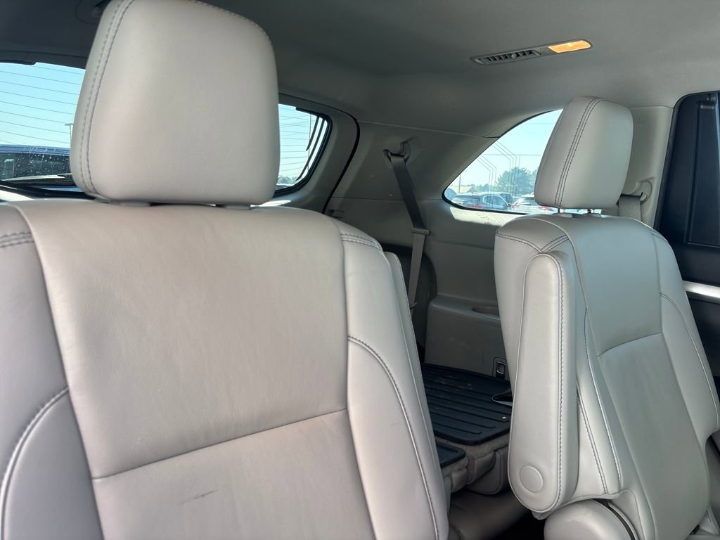 Used 2019 Toyota Highlander XLE image 29
