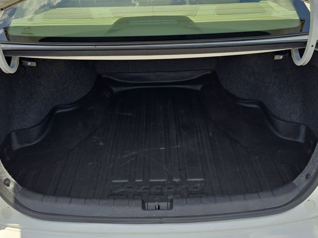 Used 2017 Honda Accord EX-L image 10