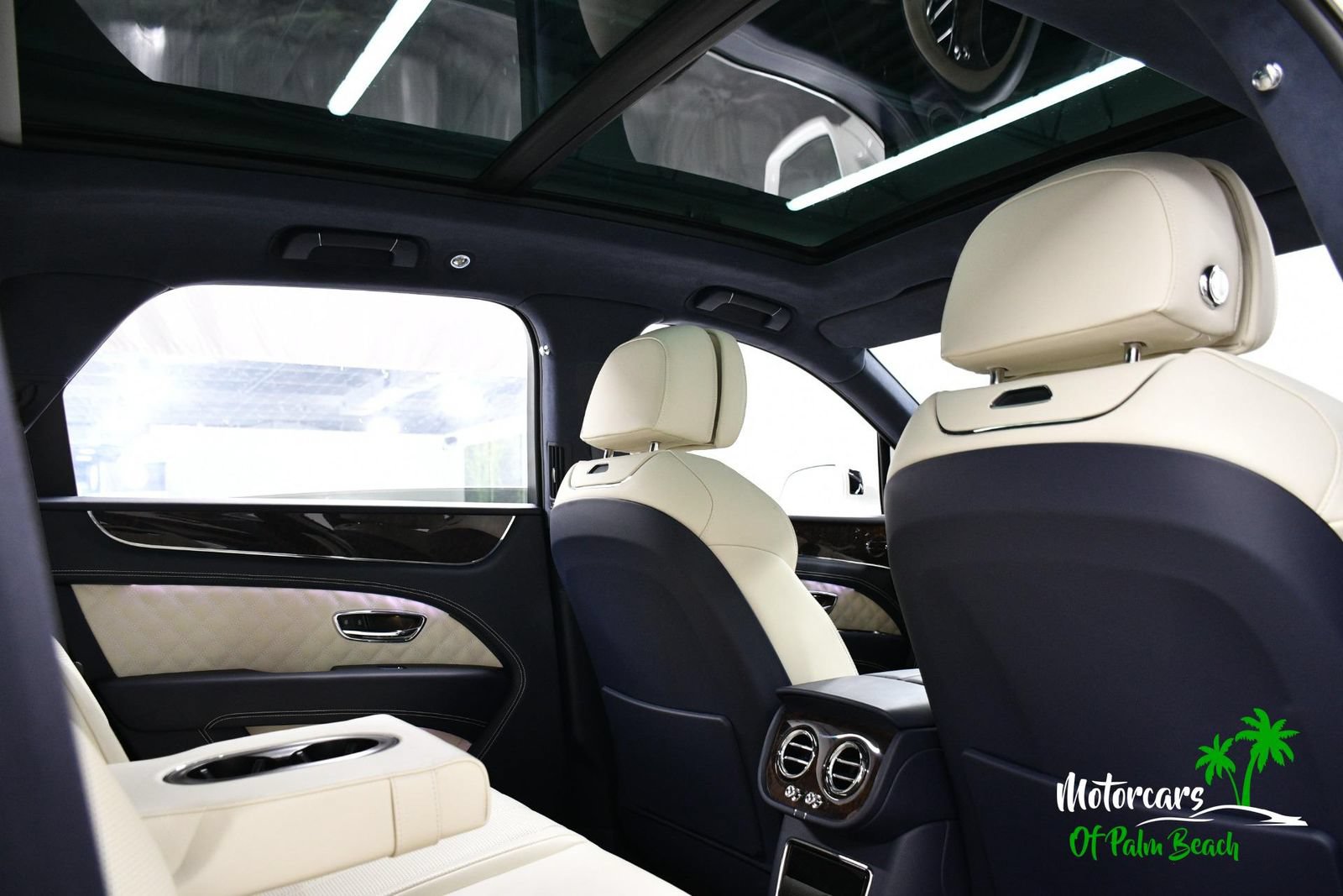 Used 2023 Bentley Bentayga AWD/4WD image 66