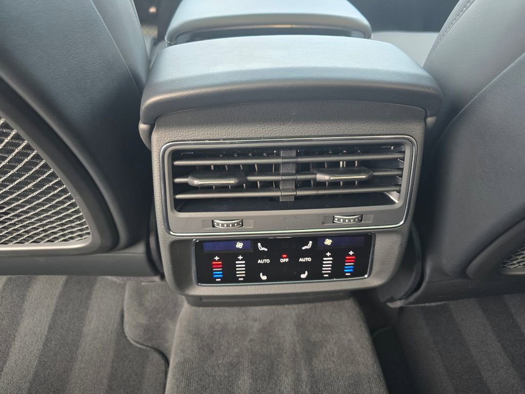 Used 2025 Audi Q8 Prestige w/ Prestige Package image 32