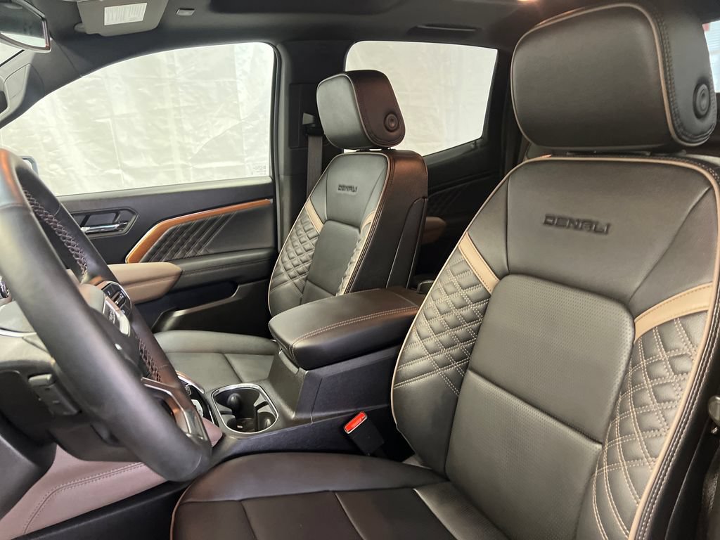 Used 2025 GMC Canyon Denali AWD/4WD image 24